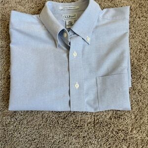 L.L. Bean Men's Blue Button-Down Oxford short sleeve Shirt